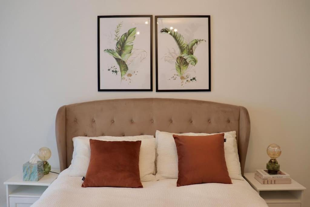 A Stylish Two Bedroom Modern Apartment With Parking Barking  Extérieur photo